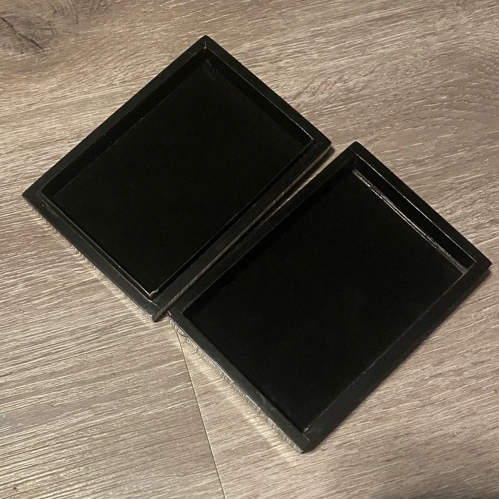 Black Box with 420 Leaf Design